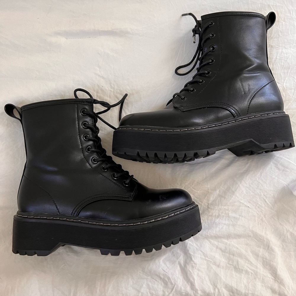 Betty Steve Madden black platform